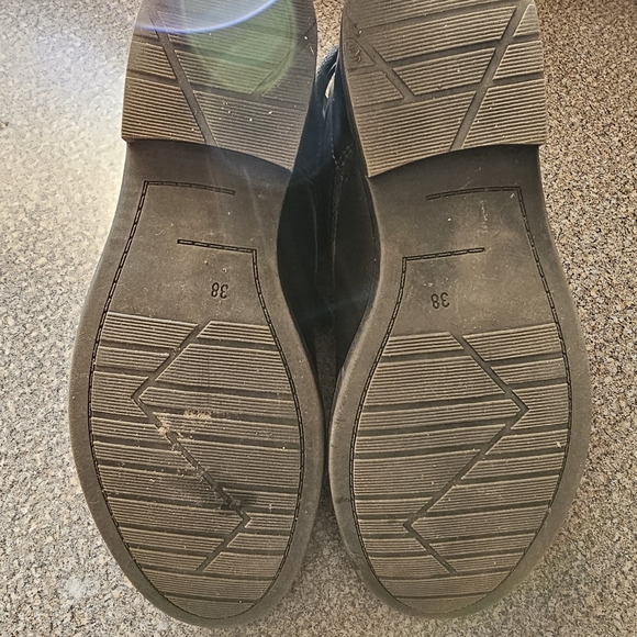 London Fog black combat boots, size 8 - Picture 6 of 6